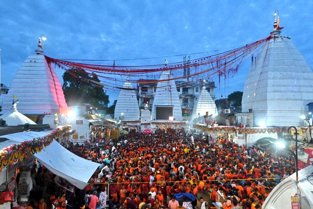 आशुतोष शशांक शेखर,
चन्द्र मौली चिदंबरा,
कोटि कोटि प्रणाम शम्भू,
कोटि नमन दिगम्बरा॥
बोल बम.... 
#BaidyanathDham #Deoghar #Shiva #Mahadev #ShravanMela2025 
<a href="/HemantSorenJMM/">Hemant Soren</a> <a href="/JharkhandCMO/">Office of Chief Minister, Jharkhand</a> <a href="/BaidyanathDhaam/">BABA MANDIR</a> <a href="/prdjharkhand/">IPRD Jharkhand</a>