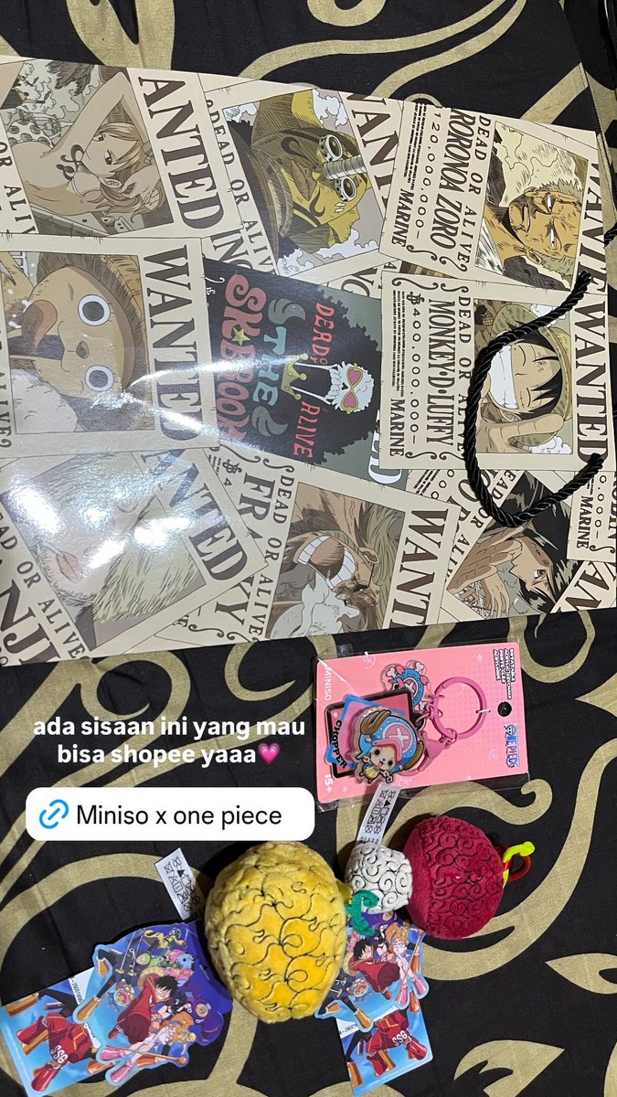 lifiaaml2nd's tweet image. wts miniso x one piece
- keychain plush mera mera ace&amp;amp;sabo
- keychain plush hito hito chopper
- keychain chopper
- paperbag mugiwara

s.shopee.co.id/7ASYEPv16G