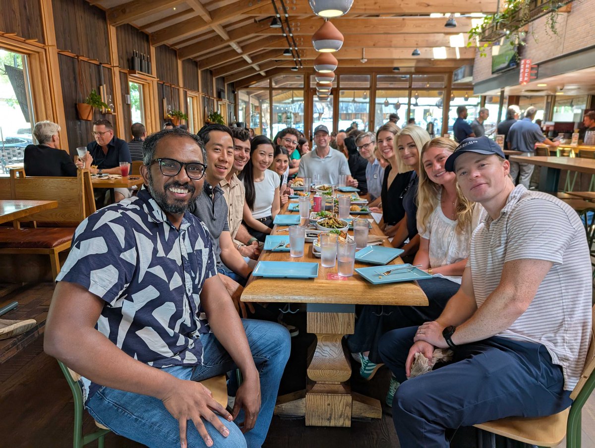 ensemblevc's tweet image. Lunch @ Loro
@ianheinrich_
@collinrwest
@gopoptosis
@conradshang
@MrGoldBro