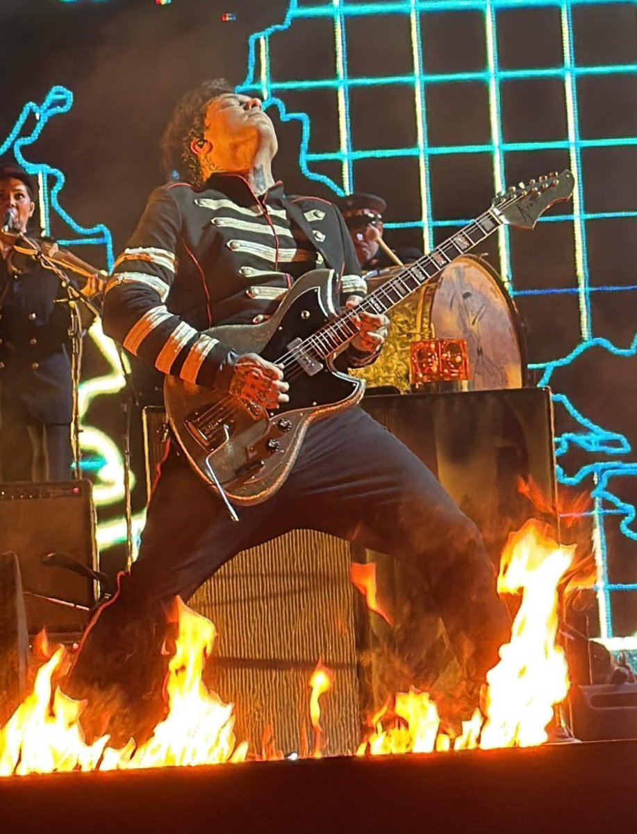 the unlabeled flag, color picked from this pic of frank :3 ☆