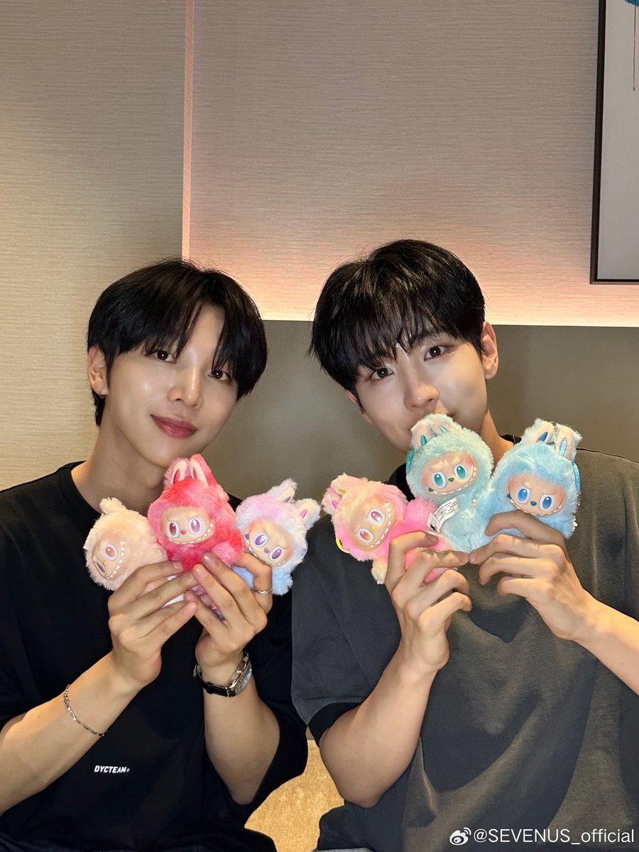 Sparkle_Heejae's tweet photo. 라부부❣️

#세븐어스 #희재   #SEVENUS #HEEJAE https://t.co/yTLMDDRrqb