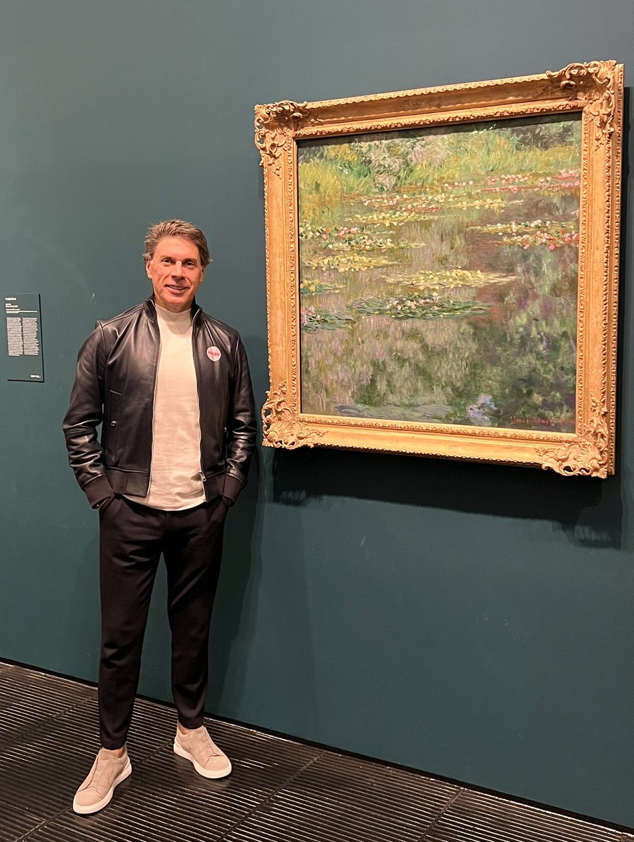 sial_erik's tweet photo. A “Ecologia de Monet”, em exibição no MASP, expõe a relação do pintor com a Rio Sena e seus afluentes, bem como com a costa da Normandia e a neblina característica de seu período londrino, a par das obras que retratou a partir de sua vivência em torno de Giverny, no qual fixou residência por cerca de quatro décadas e cuja flora circundante lhe inspirou - dentre outros - os quadros “A Ponte Japonesa” e a “Ponte Japonesa sobre a Lagoa das Ninfeias em Giverny”…Monet sendo Monet e, com este, uma vez mais, o MASP reafirmando sua excelência como centro irradiador das artes no Brasil e na América Sul-americana!!