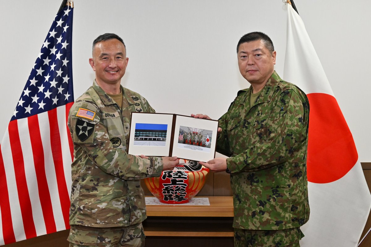 jgsdf_gcc_pao's tweet photo. BG Dooghan, a new CG of #USARJ, visited #GCC HQ for the first time. LTG Kobayashi, CG of GCC, explained the outline of GCC, and mutually confirmed a strong will for regional peace and stability through commanders direct engagement. GCC will continue to contribute to realizing the vision of “Free and Open Indo-Pacific” by further enhancing collaboration with forces of related countries. #JGSDF #FOIP