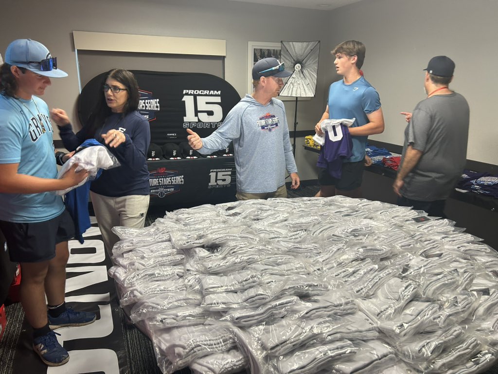 ftrstarsseries's tweet photo. Gear handout photos?
Big, big engagement numbers. No doubt.
In all seriousness, come see @_ReneeBooth, @rmoen24, admin and #twitterlessryan for your gear to be ready for the start of tomorrowโs Underclass Combine.
@NB_Baseball https://t.co/x033rMeBA5