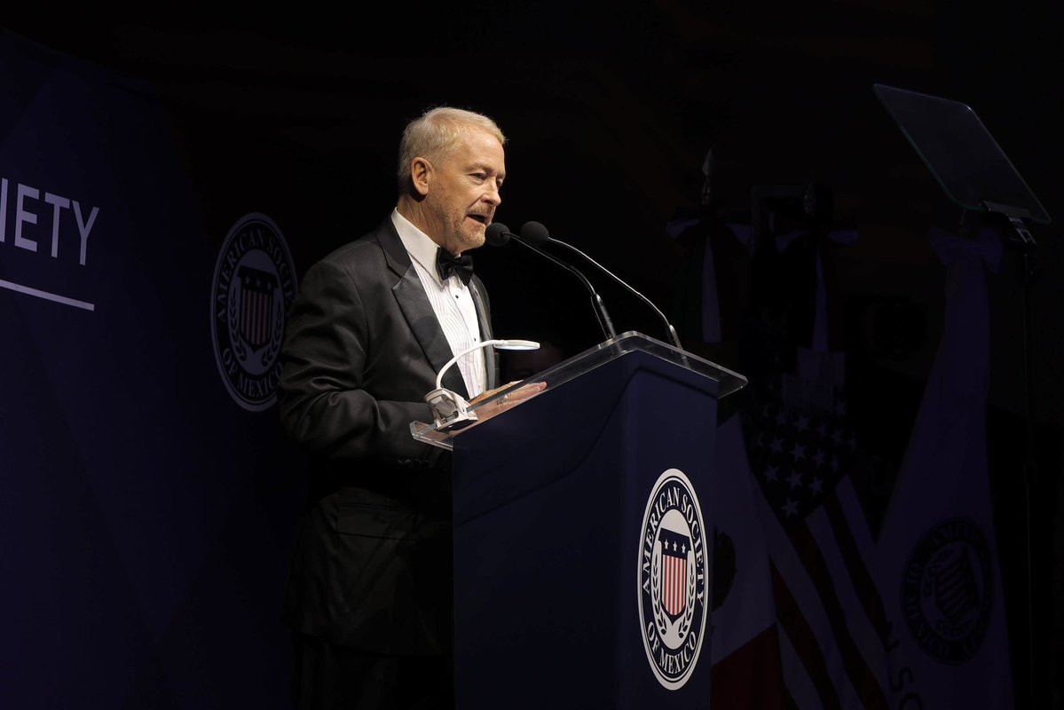 Embajador de EE.UU. en México (@usambmex) on Twitter photo Gracias a <a href="/amsocmx/">American Society of Mexico</a> por la gala y el valioso intercambio con líderes de 🇲🇽 y 🇺🇸. Trabajamos juntos por la prosperidad, la seguridad y las prioridades compartidas de nuestras naciones, con colaboración permanente y confianza mutua. Gracias a <a href="/amsocmx/">American Society of Mexico</a> por la gala y el valioso intercambio con líderes de 🇲🇽 y 🇺🇸. Trabajamos juntos por la prosperidad, la seguridad y las prioridades compartidas de nuestras naciones, con colaboración permanente y confianza mutua.