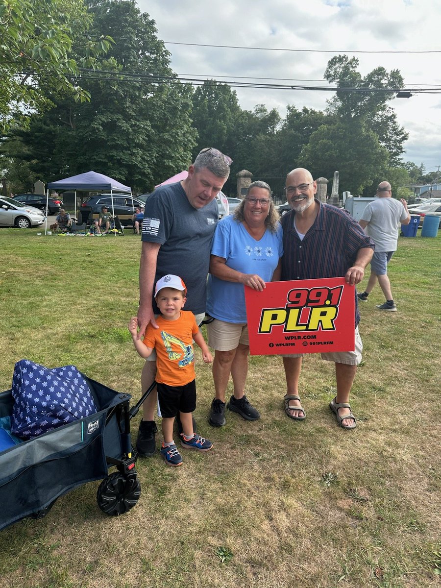 991PLRFM's tweet image. East Haven knows how to rock! Tonight, we're at the East Haven Summer Concert Series featuring #RockHouse! 🤘🎸

Big shoutout to East Haven Mayor Joe Carfora and PLR's own Ed Sabatino for putting on this awesome concert series! 🙌