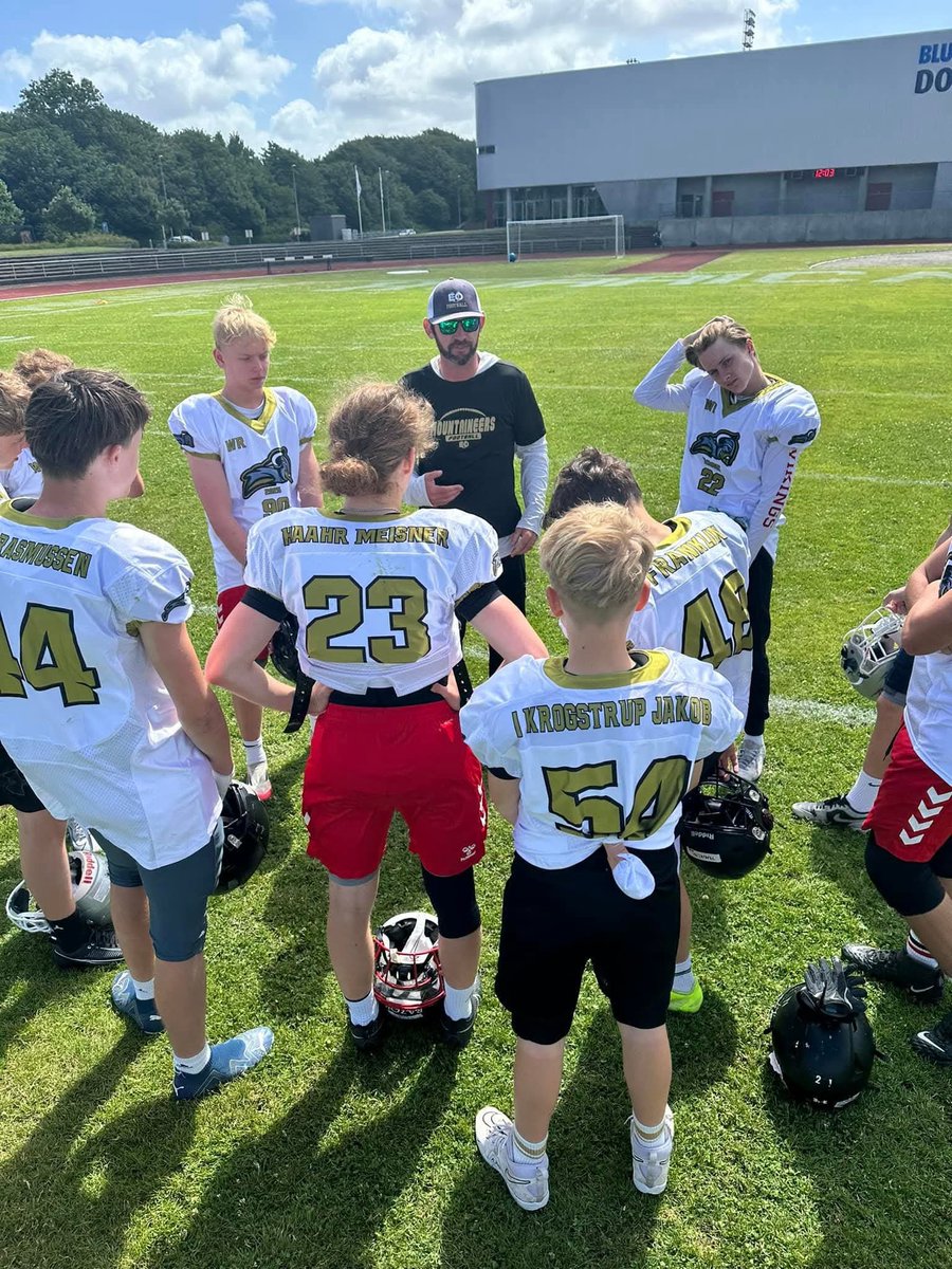Leon La Deaux IV (@coach_leon_iv) on Twitter photo I had an amazing opportunity this summer to be a coach at the Northman Football Camps in Sweden and Denmark!
Thank you everyone who was involved in the camp! I hope to be back again and continue to help grow the game internationally!
(<a href="/NorthmanCamp/">Northman American Football Camp</a>) πΈπͺπ©π°π I had an amazing opportunity this summer to be a coach at the Northman Football Camps in Sweden and Denmark!
Thank you everyone who was involved in the camp! I hope to be back again and continue to help grow the game internationally!
(<a href="/NorthmanCamp/">Northman American Football Camp</a>) πΈπͺπ©π°π