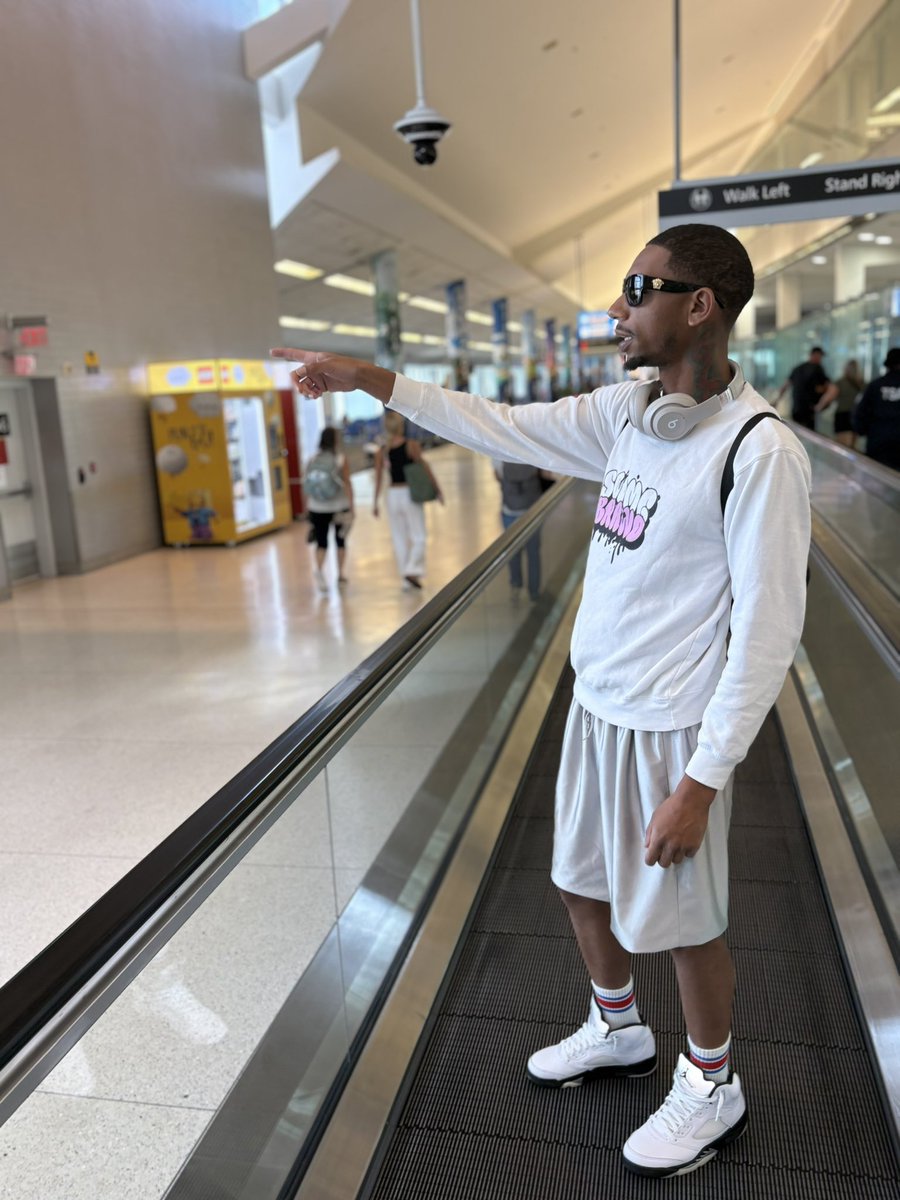302Rackss's tweet photo. Took Off 🛩️ &amp; Aint Coming Back ®️™️ https://t.co/7tFKcLfACL