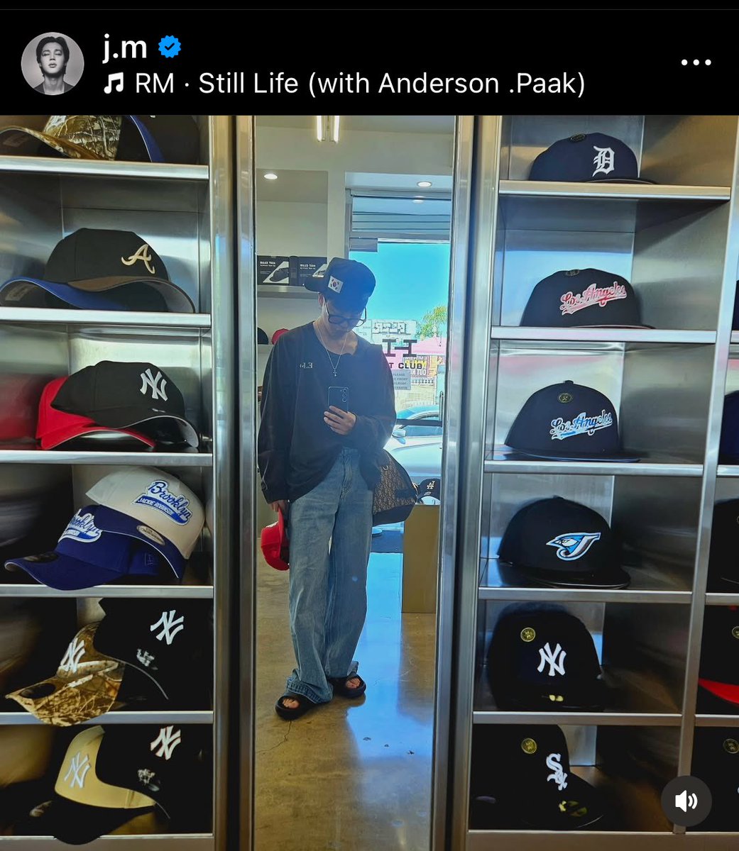 ジミン フラッグ 👟 🧢 Seems like @BTS_twt Namjoon & Jimin are out doing some