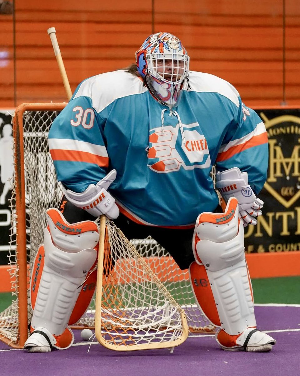AlbFireWolves's tweet image. Dougie brought out the multicolored wooden stick to finish off his new setup for the @SN_Chiefs 👀
#GetFiredUp🔥