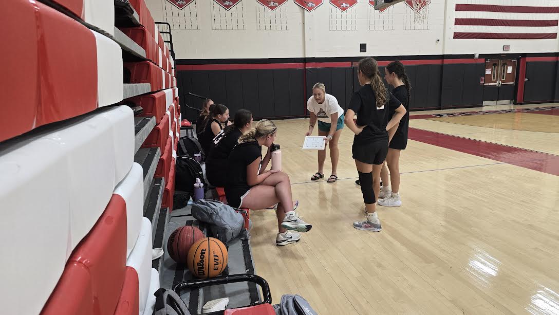 NJLadiesHoops's tweet photo. NJ Ladies Hoops "SUMMER HOOP HS COACHES OF THE DAY"

Meet fellow Colonial Valley Conf Coaches in the Mercer
Summer League (15 Teams based at Allentown HS.

@CoachKVJacobs (Kristen) at @SHSSportsBC @HTSD_Steinert HS.  Wonderfully enthusiastic, passionate coach battling laryngitis from a fun
week of basketball camp

Coach Patrick Reddington of @PrincetonDay & his
@pdsgbb team & @PDS_Athletics  Calm, Cool & Collected.

@NJBCA_Official @EwingHighGBB @GeorgeSchool @PrincetonGbball @Hightstown_Rams