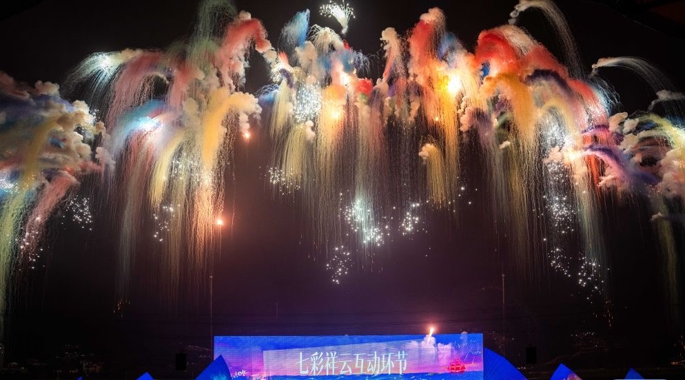haiqing_lee's tweet image. 创意焰火秀！湖南浏阳。
A creative fireworks show lit up the sky at the Sky Theatre in Liuyang City, Hunan Province, #China. 
#FireworkShow