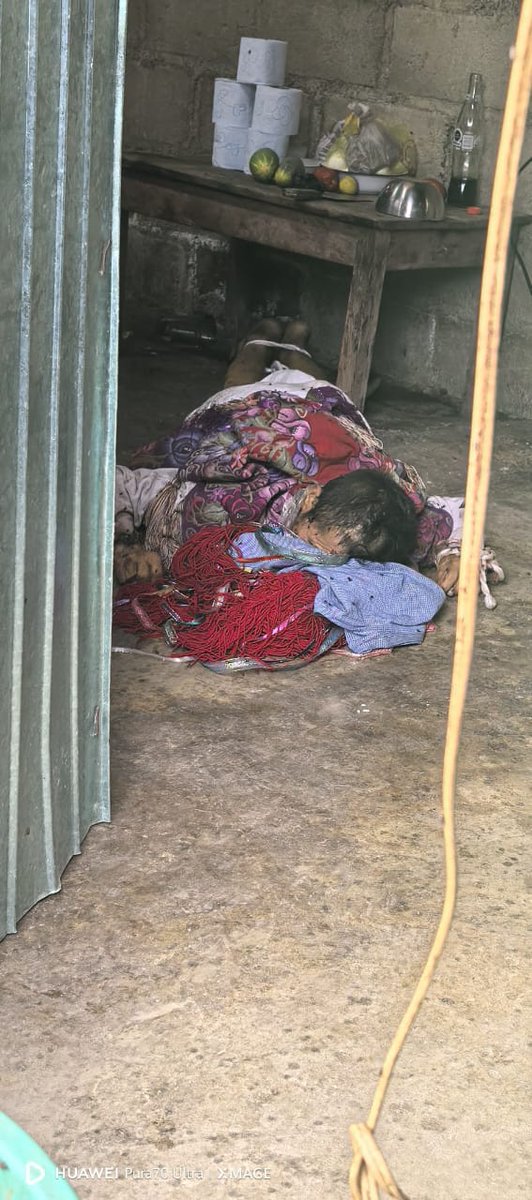 DespertarCiud's tweet photo. 🔴ASESINAN A RECONOCIDO MÉDICO TRADICIONAL EN ZINACANTAN CHIAPAS.

Amarrado de pies y manos fue localizado Lorenzo "N" quien en vida era un conocido curandero de la región. Trascendió que testigos vieron a un joven huir del lugar a bordo de una motocicleta Italika 150. https://t.co/dk9gkcqFbR