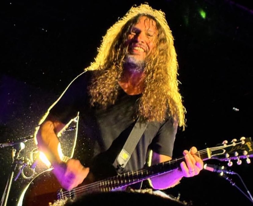 the nonbinary flag, color picked from this pic of ray hehe :3 ☆