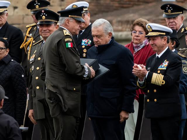 Ustedes los liberan....¿Quién resulta peor, el que obtiene información o el que se rinde al crimen organizado? Mi todo estúpido