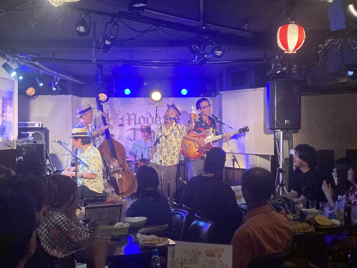 「夏のおもひで 2025」終幕！

ココペリーナ主催、激団モンゴイカとの3マンライブは初めから終わりまで良い時間がずっと続いておりました。

沢山のご来場、ご声援、乾杯、拍手、ありがとうございましたー♩

【夏のクラスト、ライブ予定はコチラへ】
clapstompswingin.com/events