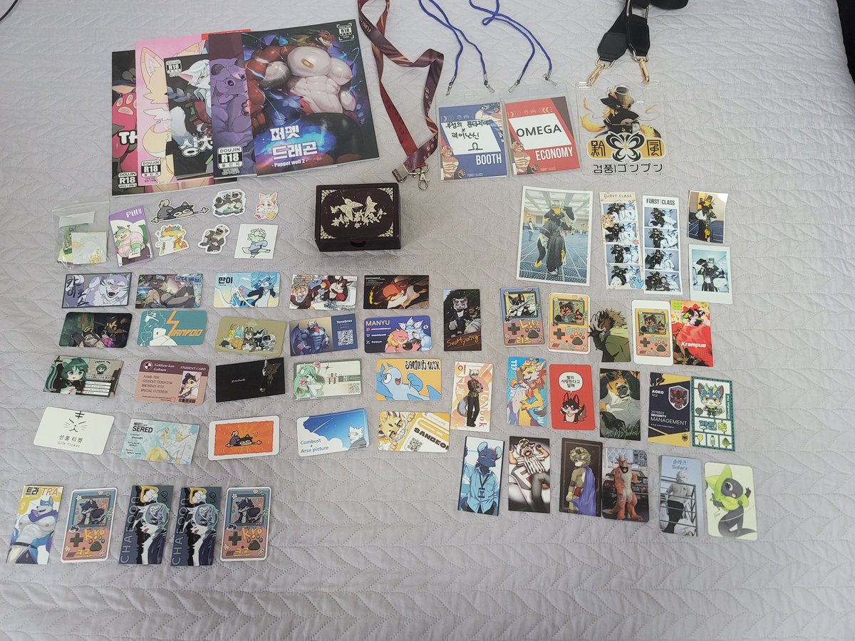 #FURSTCLASS 수고하셨습니다!
부스, 퍼슈팅 모두 잊지 못할 추억이 되었습니다!
앞으로도 퍼슈터랑 아티스트 양면에서 힘내보겠습니다....

주신 명함, 사진, 과자 등은 잘 받고 먹고 지방과 마음의 양식을 쌓도록 하겠습니다!!

검풍이 사진 찍으신 분은 꼭 여기로 보내주세요!
그러면 다음에 뵈어요!