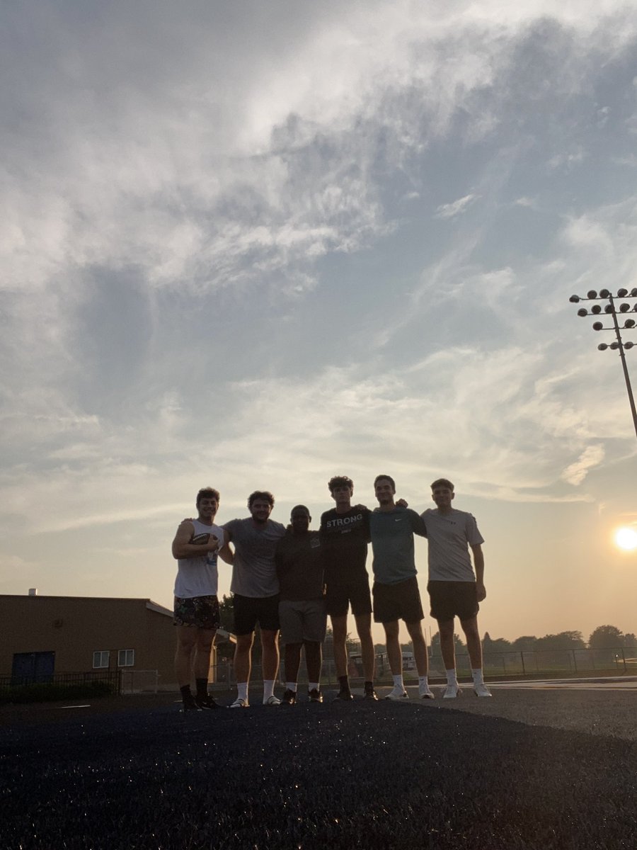 KendanRatini's tweet image. Sun down touchdown. Team 6 getting the work in on our new turf. @Coach_Kirk_67 @LakeParkFootbal