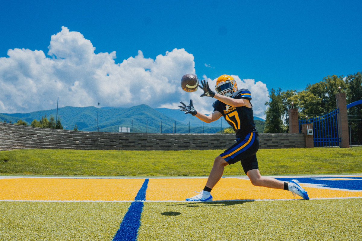 Wes_Jenkins1's tweet image. I’m not sure there is a more beautiful high school football field than Gattlinburg-Pittman 📸📸
if there is, I’d love to see it!