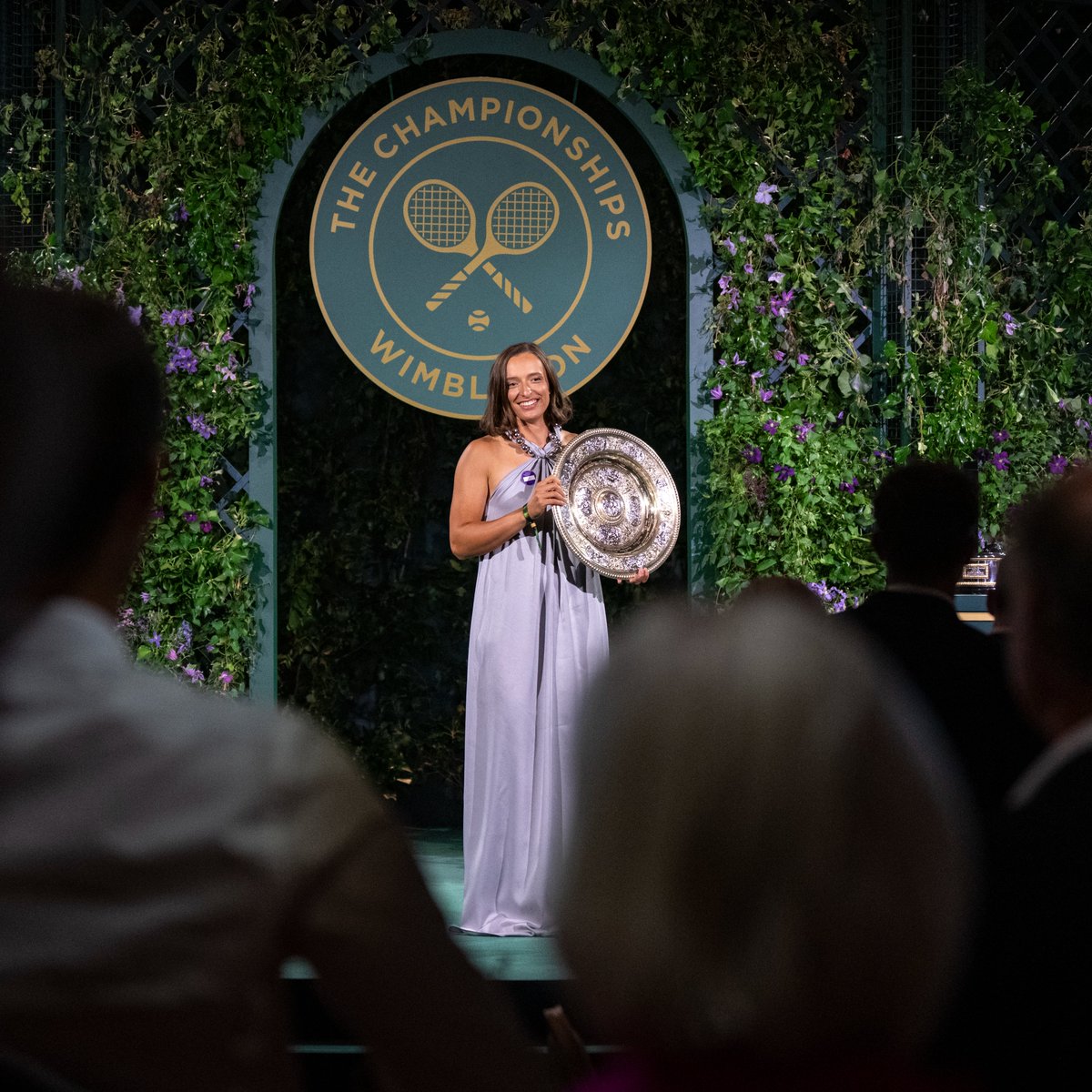 igaswiarchive's tweet photo. iga świątek 

📸 #wimbledon https://t.co/MMXa1z6LFf
