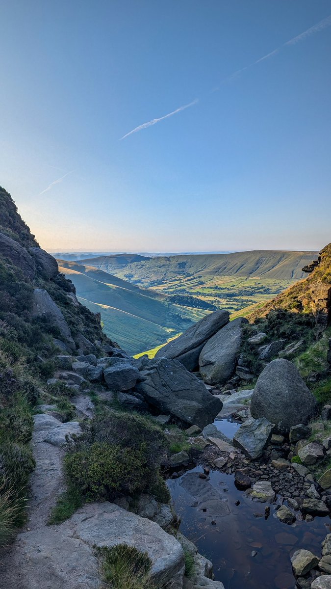 ABTheAdventure's tweet image. Catching the breeze on Kinder Scout
Sunday morning run
#PeakDistrict