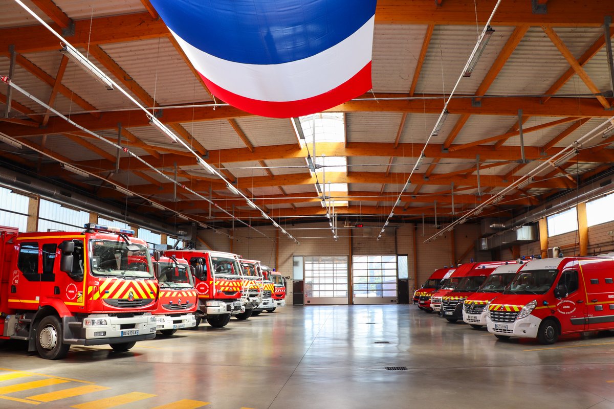 🇫🇷 Le SDIS 58 vous souhaite une très belle fête nationale !

🎆 En ce 14 juillet, comme chaque jour de l’année…

👩‍🚒👨‍🚒 Les sapeurs-pompiers veillent sur vous, 24h/24.

🚒 Merci pour votre confiance et votre soutien !