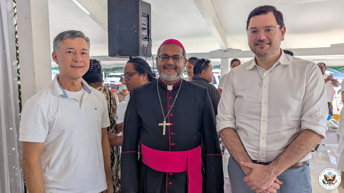 🇺🇸🙏🇰🇮 Chargé d’Affaires John Degory: “What a blessing to celebrate Gospel Day alongside His Excellency President Taneti Maamau, Minister for Women, Youth, Sport, and Social Affairs Ruth Cross Kwansing, and people of many faiths across Kiribati. It was a joyful display of