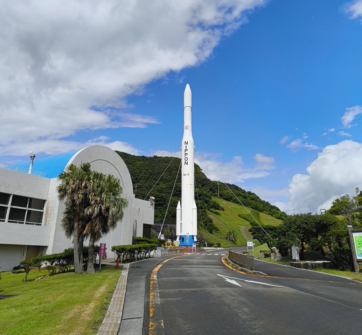 satellite_jaxa's tweet image. 【お礼】
ASNAV展示にいらっしゃった皆さま、ありがとうございました。
プロマネ講演は満席となり、みちびき折紙とクイズ(中々難しい)も多くの方に楽しんでいただけました。
ASNAV/みちびきの応援、引き続きよよろしくお願いいたします。🛰
#TNSC特別公開2025 #ASNAV #みちびき