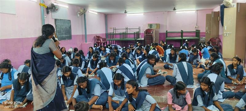 cccpuducherry's tweet image. 🛍️ PCCC organised a Paper Bag Making Workshop at Soucilabai Govt. Higher Secondary School, Puducherry on 11.07.2025 to promote eco-friendly alternatives to plastic. 🌱📄
Empowering students to choose sustainability
#MissionLiFE #BeatPlasticPollution #PaperBagDay #EcoAwareness