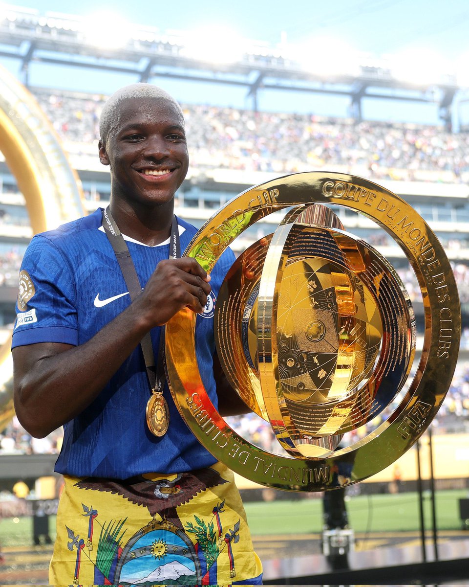 milesnation94's tweet photo. @ChelseaFC This guy is worth more than all the arsenal mildfielders combined.
Don't argue with me please https://t.co/R7auaTb78N
