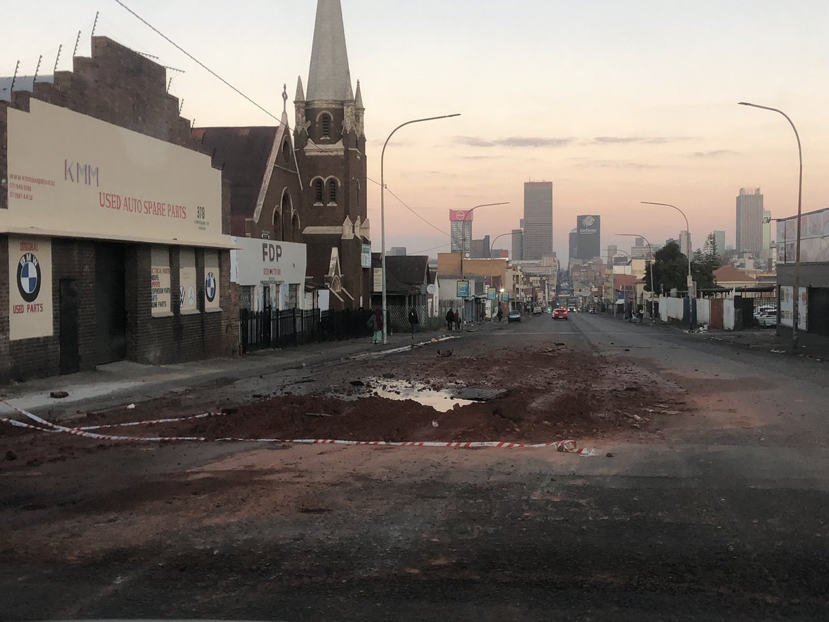 FasdaProtect's tweet image. A Large hole the road due to water repairs has caused a number of accidents. @JHBWater please escalate.
Motorist to use caution and slow down when traveling down Commissiner str cnr Browning Jeppestown.
@SafercityZA @MyJRA @CityofJoburgZA @EWNTraffic @GTP_Traffstats @JoburgMPD