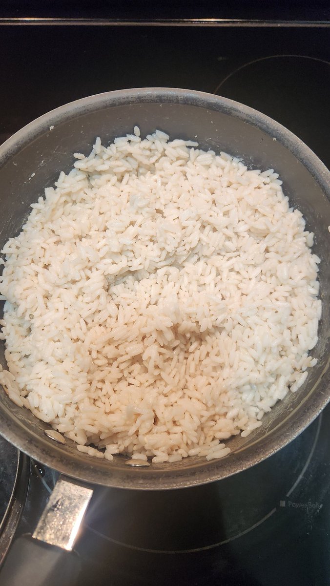 CU53889622's tweet photo. Why am I still single when I know my way around a kitchen?  Salmon Croquettes, Seasoned Rice, and Homemade Biscuits.....what man can resist a home cooked meal? https://t.co/LvGVsOGUq3