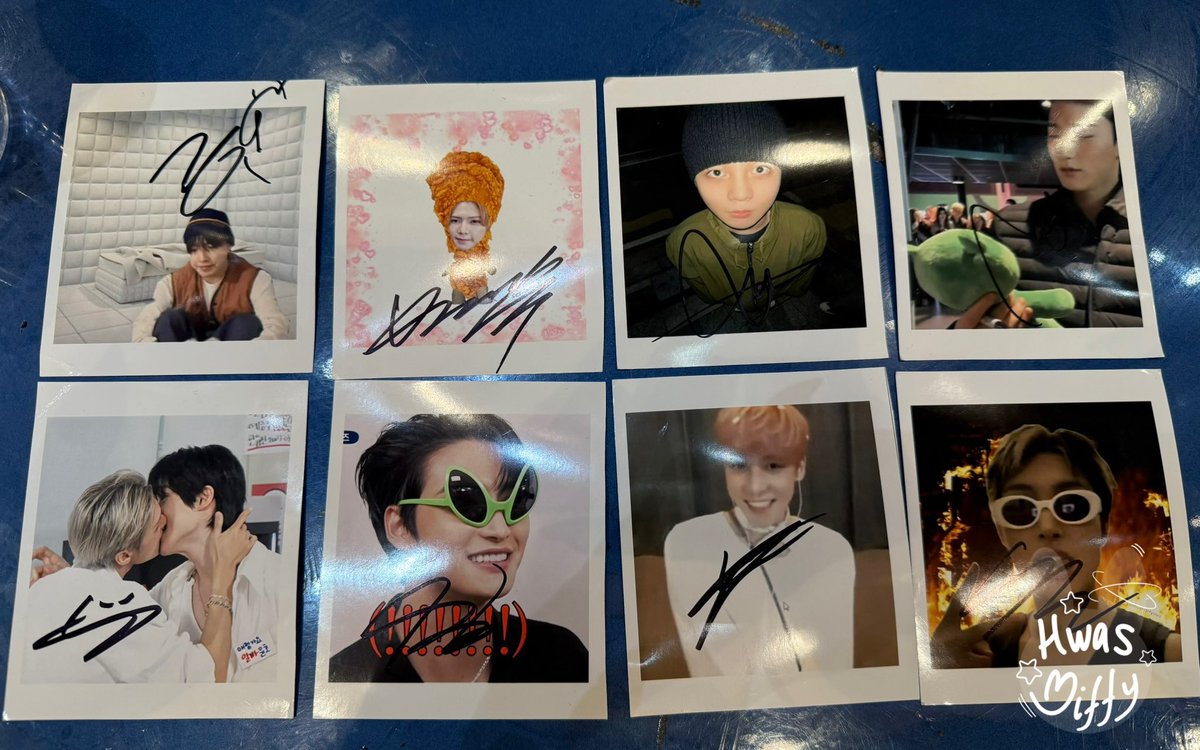 HwasMiffy's tweet photo. Got the rest signed as well 😸

#ATEEZInYourFantasy #ATEEZWorldTour2025 #ATEEZinNYC https://t.co/EslEYde8VJ