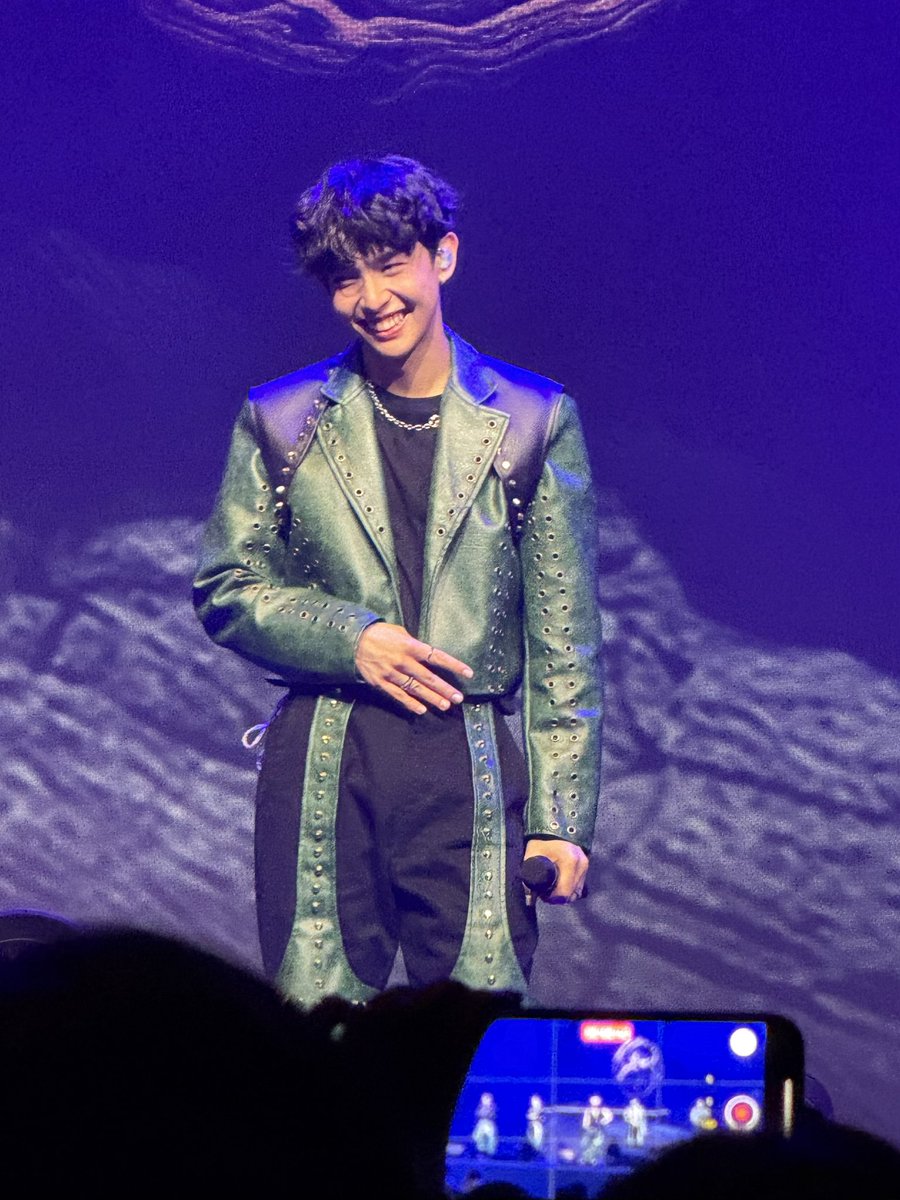 𓆉 chicqq raquel 𓆉 (@chiccqraquel) on Twitter photo Ang pogii. Face card na kaya bayaran utang ko 🤭
SB19 LIGHTS UP ANAHEIM
<a href="/SB19Official/">SB19 Official</a> #SB19
#SaWWorldTourLA Ang pogii. Face card na kaya bayaran utang ko 🤭
SB19 LIGHTS UP ANAHEIM
<a href="/SB19Official/">SB19 Official</a> #SB19
#SaWWorldTourLA