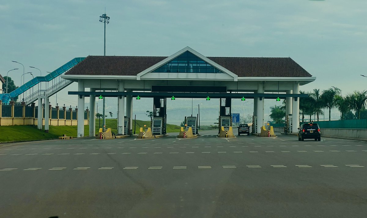 KEE_UG's tweet image. Good morning.
New week, fresh start with all lanes open.
Whatever you’re driving toward, this is your sign to go for it using the Expressway. #KEEWORKS