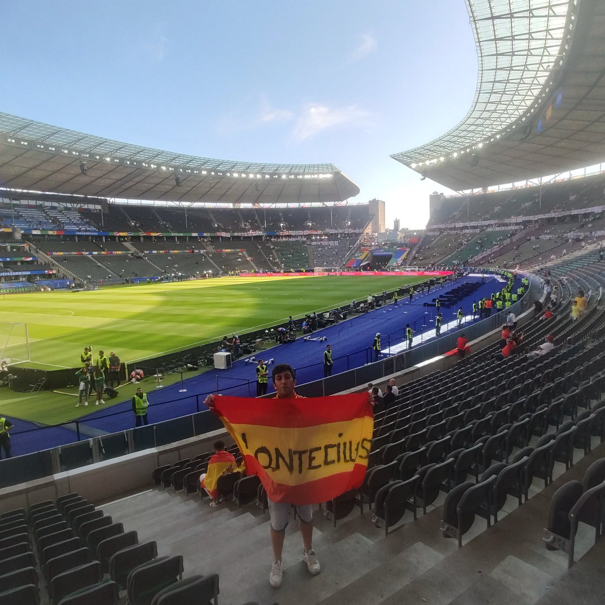 Vicvalo's tweet image. Buenos días,

Solo quería recordar que hace 12 meses tocamos de nuevo el cielo. Fue en Berlín. Lo hicimos ganando los siete partidos y dando una exhibición tras otra. Increíble lo conseguido en la #Euro2024 @SEFutbol 😀