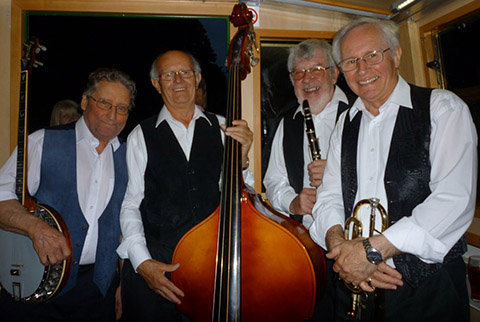 Afternoon Jazz Shuffle Cruise
Live trad jazz from 'Excel Four' aboard the #JohnPinkertonII
🗓️ Sun 27 July | 2–5PM
🎟️ £28 | Adults only
☕ Bar + cakes &amp; snacks onboard
🔗 Book now: tinyurl.com/2h354445
#JazzCruise #LiveJazz #Odiham #HampshireEvents #BasingstokeCanal