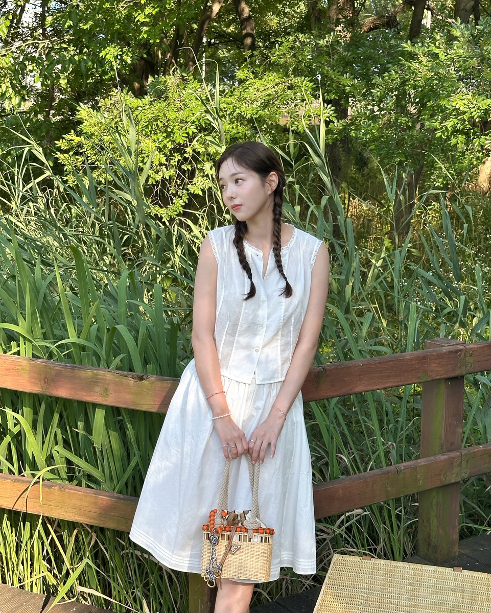 soobinms_s's tweet photo. Lost in the green, I must say https://t.co/F1cJkXbQ1z