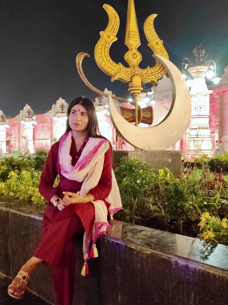 आप किसी भी मज़हब से ताल्लुक़ रखते हों लेकिन भारत में रहते हैं तो सावन के पहले सोमवार से स्नेह स्वाभाविक है… आप सभी को सावन के पहले सोमवार की शुभकामनाएँ… बम भोले 😇 
SelfiewithBabaji