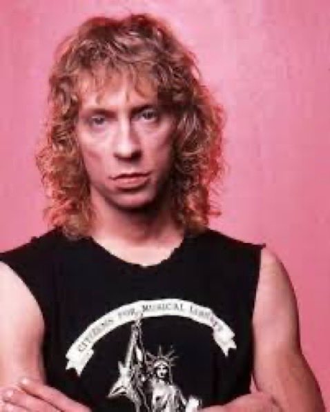 pillolerock's tweet image. il 14 Luglio 1999 moriva
Gar Samuelson,
il primo batterista ufficiale
dei Megadeth, con cui registrò
i primi due album della band.
Successivamente all’abbandono
della band forma un gruppo fusion/metal chiamato "Fatal Opera".
#GarSamuelson #pillolerock