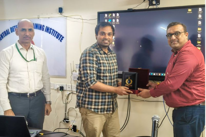 BWA_Ind's tweet image. Great to see industry leaders stepping up to build capacity in cybercrime investigations!
Krishna Teja Nemani, Founder, OnMeta and Nirmal Raj M, Head of Compliance, OnMeta recently conducted a two-day in-person training programme at CDTI Ghaziabad in collaboration with I4C, as…