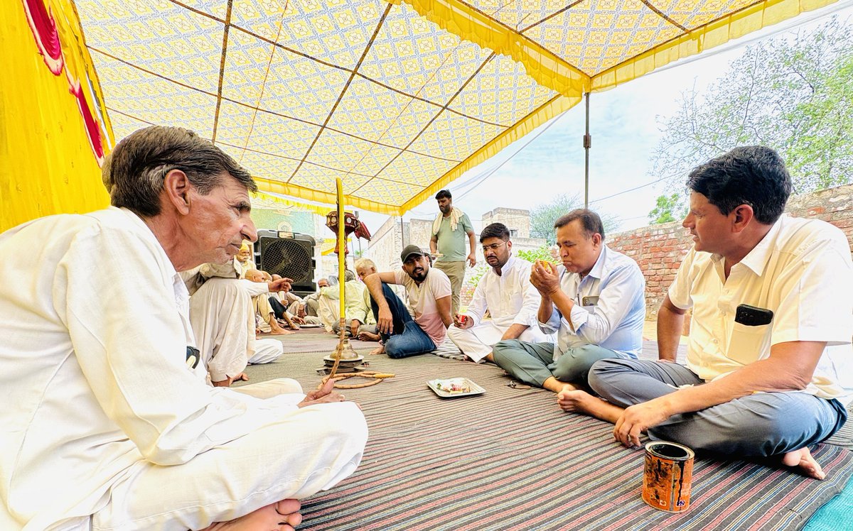 AsifChuru0029's tweet image. 📍गाँव लादड़ीया
विधानसभा चूरू के गाँव लादड़ीया से युवा नेता प्रकाश कस्वां व अरविंद कस्वा के घर उनकी दादाजी स्व नारायणी देवी जी की शोकसभा मे शामिल होकर श्रद्धांजलि अर्पित की व परिवारजनो से मुलाकात की।
@RahulGandhi
@GovindDotasra @DeependerSHooda
@RahulKaswanMP
@KrishnaPooniaIN
