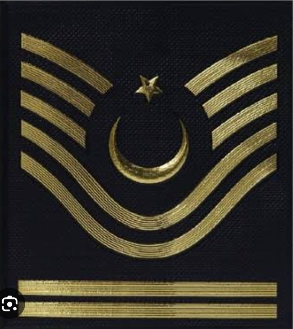 SAHTELİK VE GERÇEKLİK... 
Ömer Halisdemir, Bülent Aydın, Ferhat Daş ve niceleri  Assubayların değil Assubaylığın gerçek yerini ve kim olduklarını bilmeyenlerin görmek zorunda kaldığı bir gerçekliktir.

Gerçeğin degil gerçek dışı olanların el üstünde tutulduğu çarpık, bencil