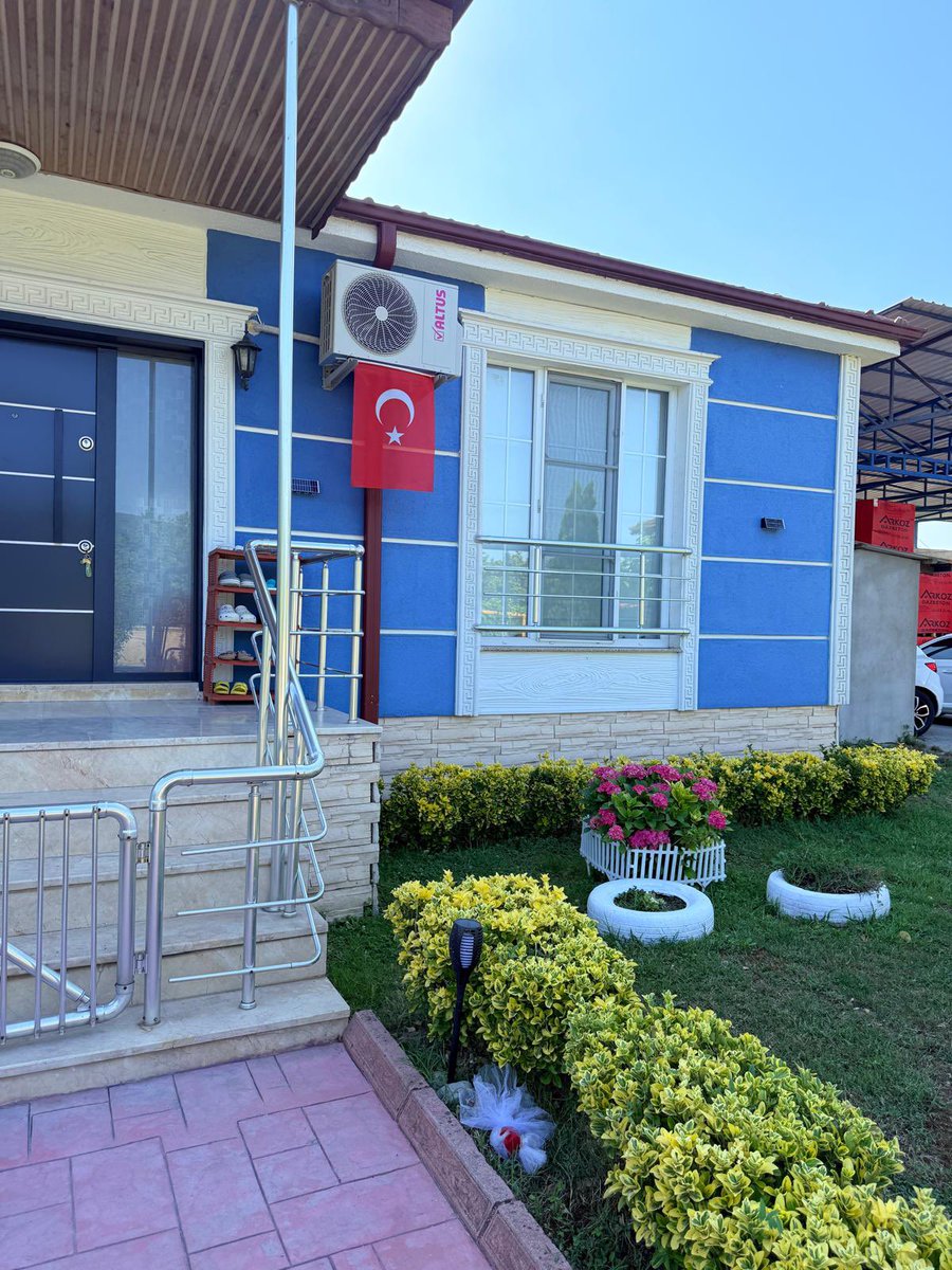 Ay yıldız her haneye yakışır!🇹🇷

Cumhurbaşkanımız Sayın Recep Tayyip Erdoğan’ın çağrısıyla milletçe tek yürek olduk; evlerimizi bağımsızlığımızın, birliğimizin ve kardeşliğimizin simgesi olan ay yıldızla donattık.