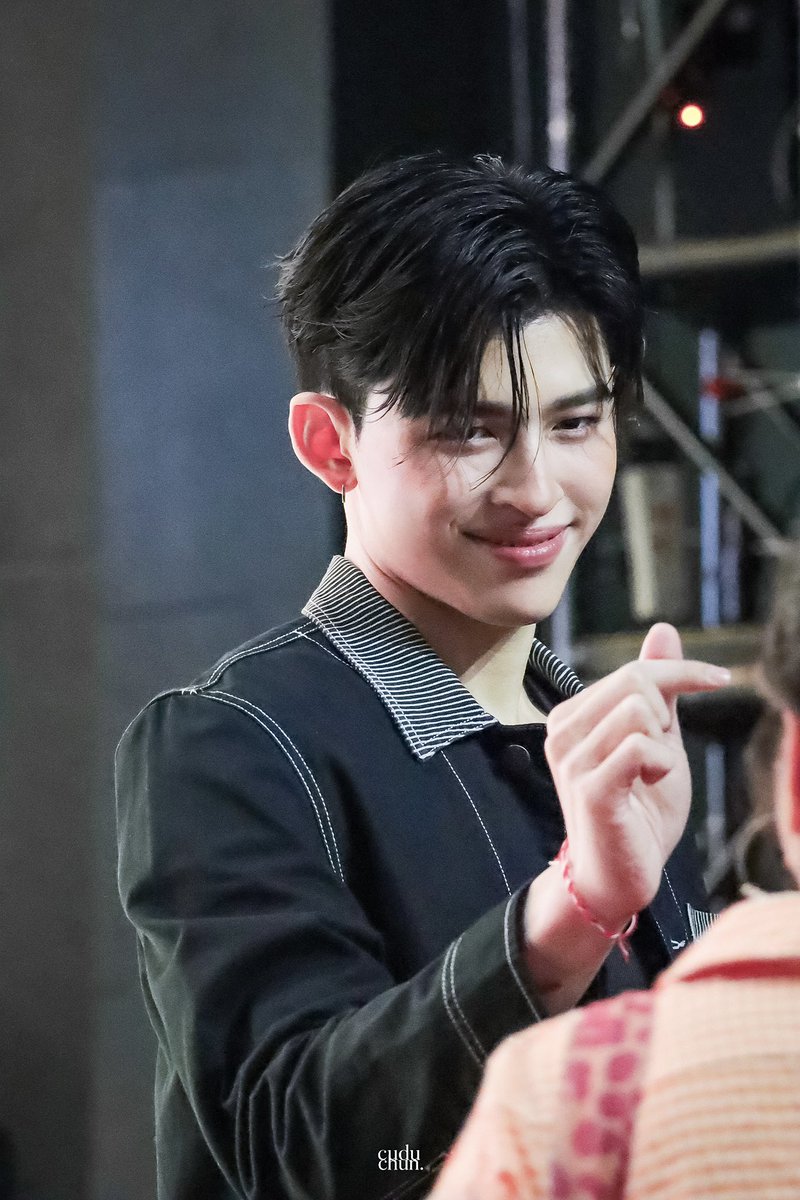 แกดูสายตาคุณเค้าตอนมองแฟนคลับดิ🥹😭

` <a href="/ppnaravit/">ppnaravit</a> #ppnaravit 

#PondFMinGuangzhou