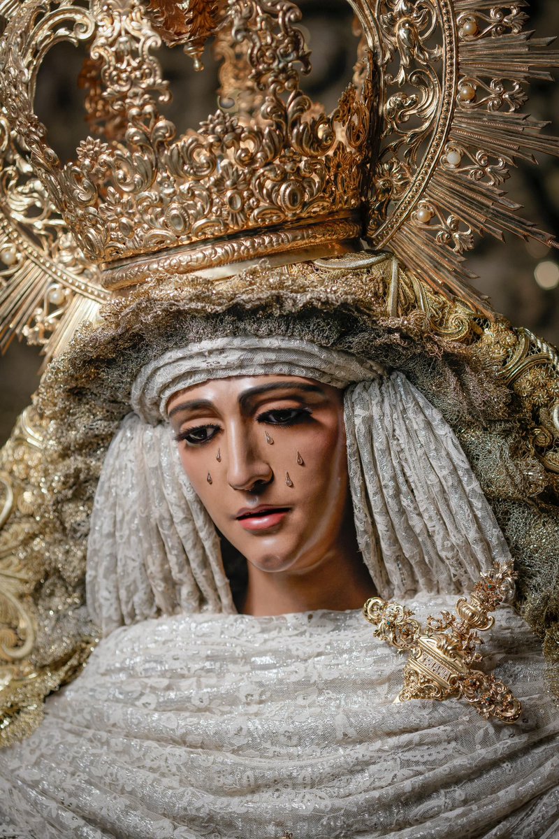 “Es la ESPERANZA quien gobierna el mundo, no nosotros. Nosotros solo le prestamos nuestro servicio en la medida de nuestras posibilidades y mientras ELLA nos dé la fuerza para hacer todo lo que está a nuestro alcance”.