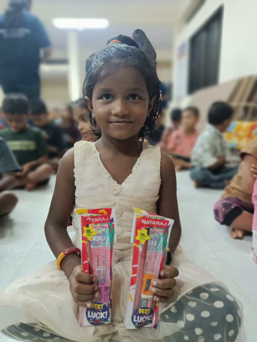 ServingRanger's tweet photo. Every resource brings a smile 😊, every smile brings hope 🌈💛! “Children are the world’s most valuable resource and its best hope for the future.🌟💫 - John F. Kennedy 

#Serve
#Believe
#ServingRanger
#Liftinguphandsofhelp
#Nonprofitorgansiation
.
.
#BackToSchool #giveback https://t.co/Jk9VMr0B82