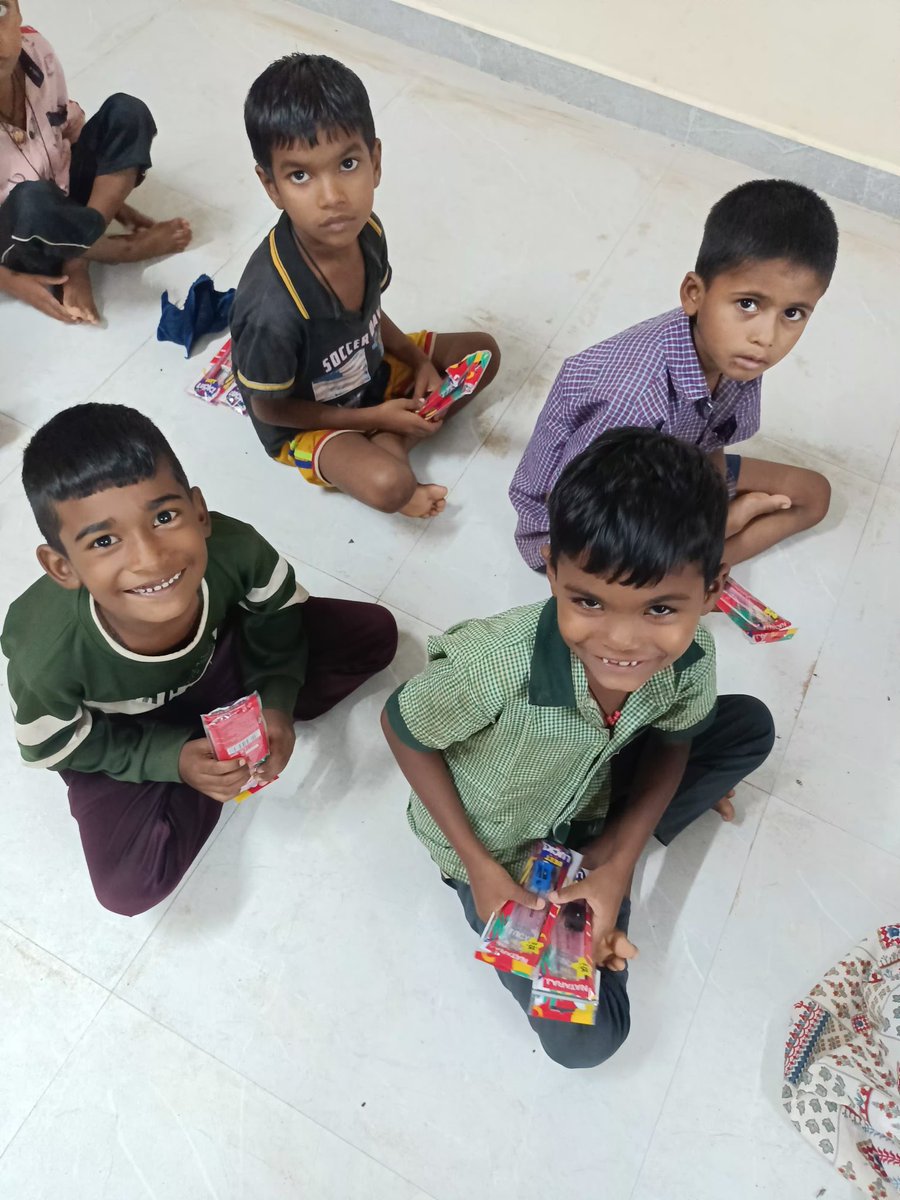 ServingRanger's tweet photo. Every resource brings a smile 😊, every smile brings hope 🌈💛! “Children are the world’s most valuable resource and its best hope for the future.🌟💫 - John F. Kennedy 

#Serve
#Believe
#ServingRanger
#Liftinguphandsofhelp
#Nonprofitorgansiation
.
.
#BackToSchool #giveback https://t.co/Jk9VMr0B82
