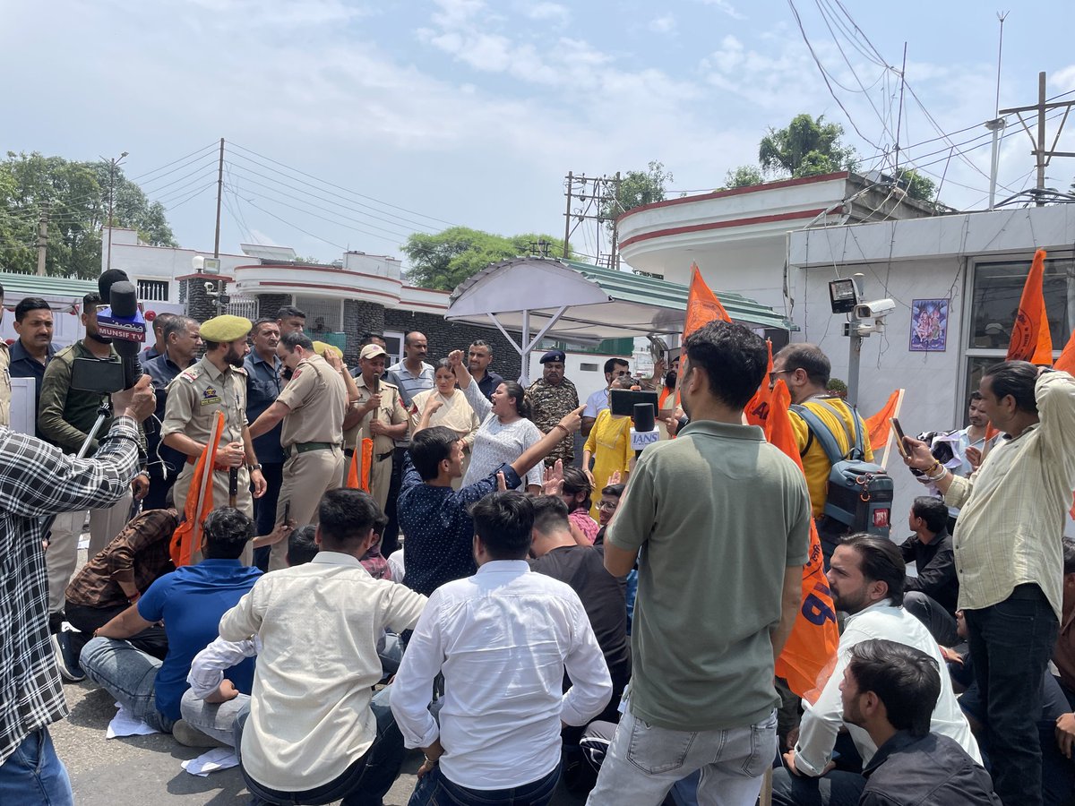 Language should empower, not divide!
ABVP roars outside CM's residence in Jammu! 💥
Why should Urdu be compulsory in Naib Tehsildar exam when J&amp;K has 5 official languages? 
This is not a protest against Urdu — it's a fight for justice, equality &amp; merit!
#BhashaBachaoYatra ✊