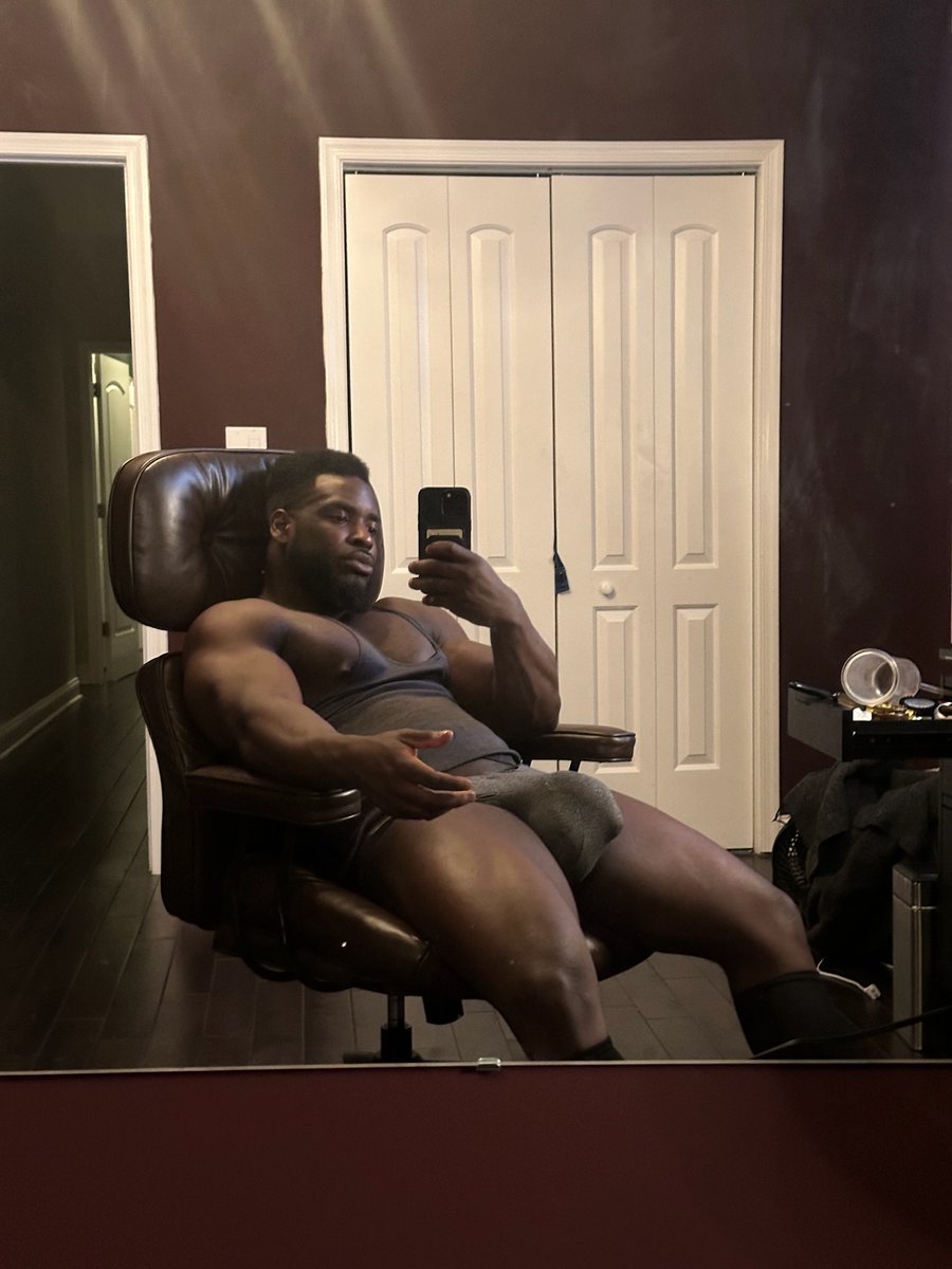 Say "yes daddy" for a surprise in DMs